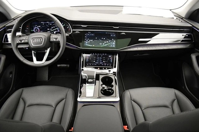 2024 Audi Q8 interior-min